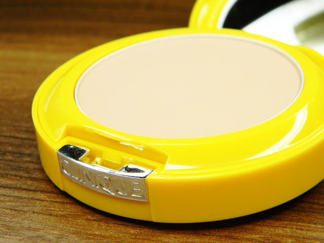 Clinique Puder przeciwsłoneczny do twarzy z filtrem SPF 30